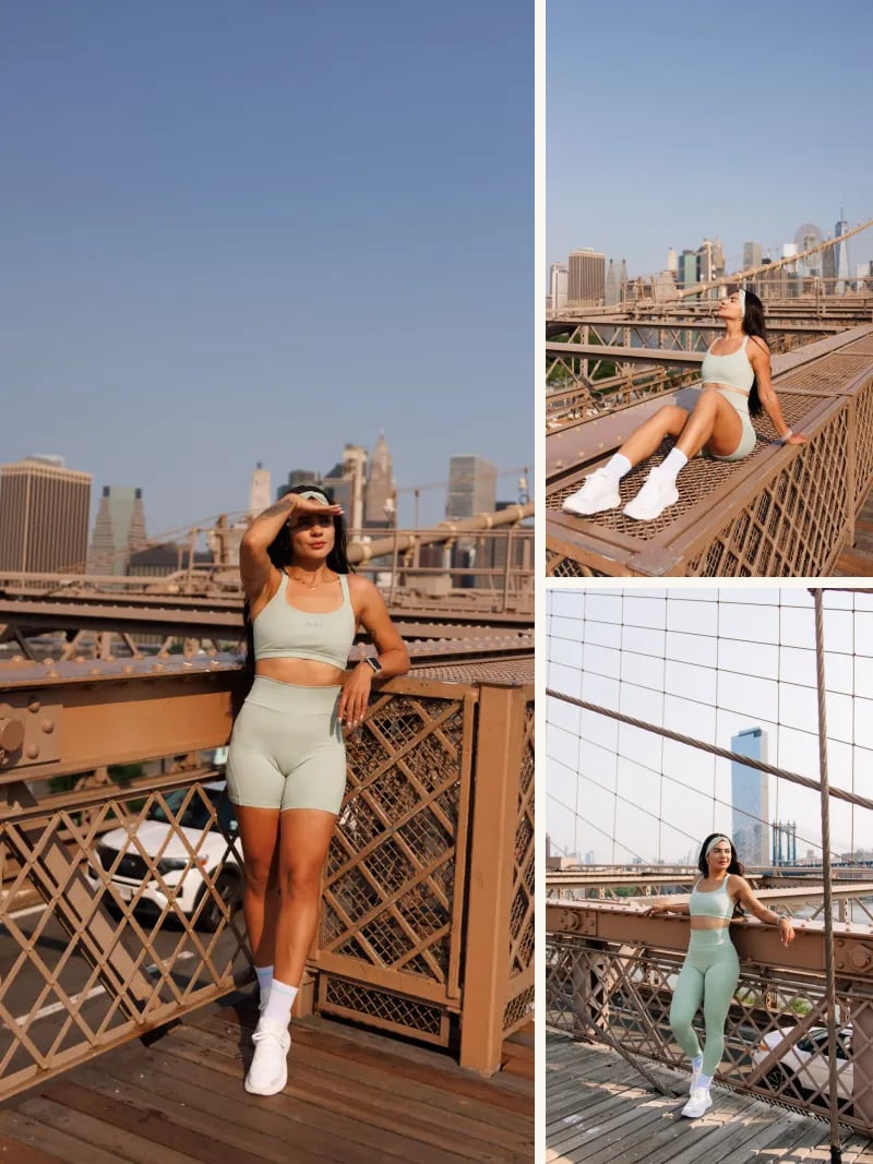 Montagem com três fotos na ponte do Brooklyn: mulher em conjunto AERA verde-sage em pé diante do skyline, sentada na estrutura da ponte e encostada na grade